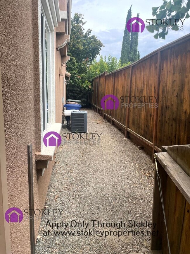 Building Photo - 1540 Silverleaf Ln