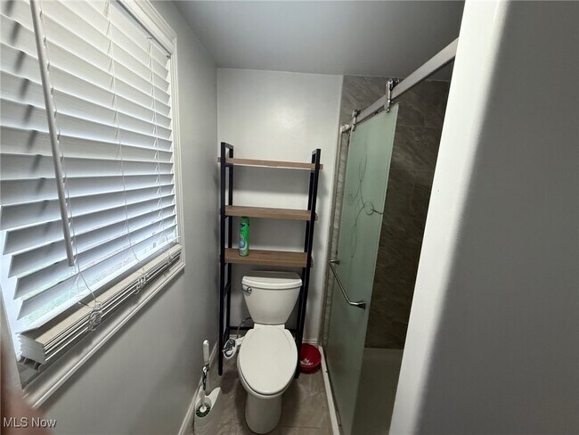 Building Photo - 33520 Bainbridge Rd