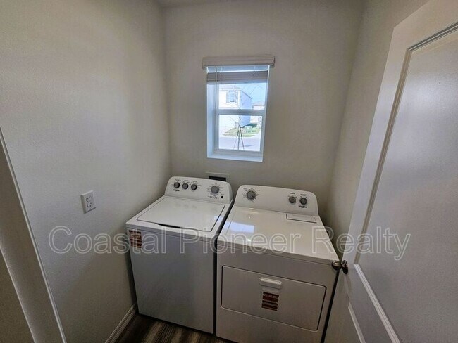 Building Photo - 32476 Weathered Oak Dr