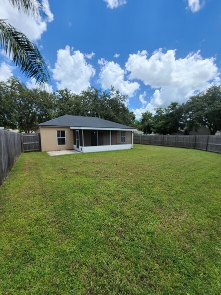 Back Yard 2 - 4100 Mendenwood Ln