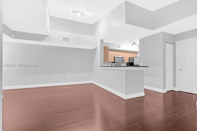 Building Photo - 2586 Centergate Dr