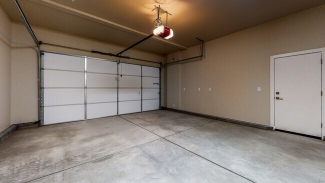Building Photo - Bright and beautiful Home in Coffey Park! ...