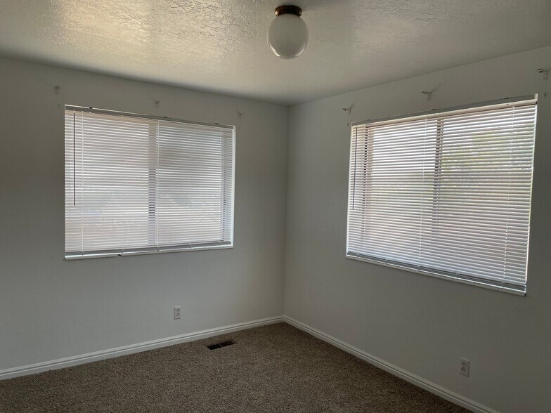 Building Photo - 2894 S 625 W