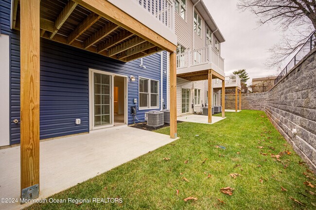 Building Photo - 8 Raritan Ave