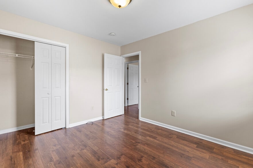 Guest Room 1 - 400 Kant Pl