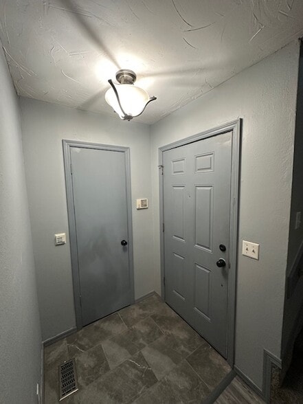 Building Photo - 4623 Hemlock Ln
