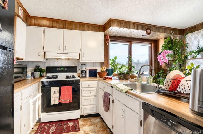 Building Photo - 185 Rock Ridge Ave