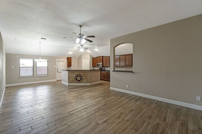 Building Photo - Ready for you to call this one home!