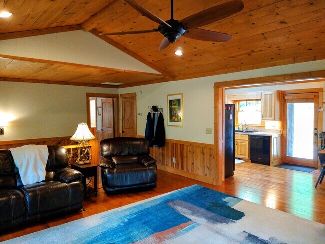 Building Photo - 386 Arbor Dr