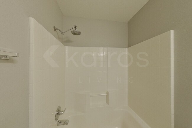 Building Photo - 113 Great Oaks Dr