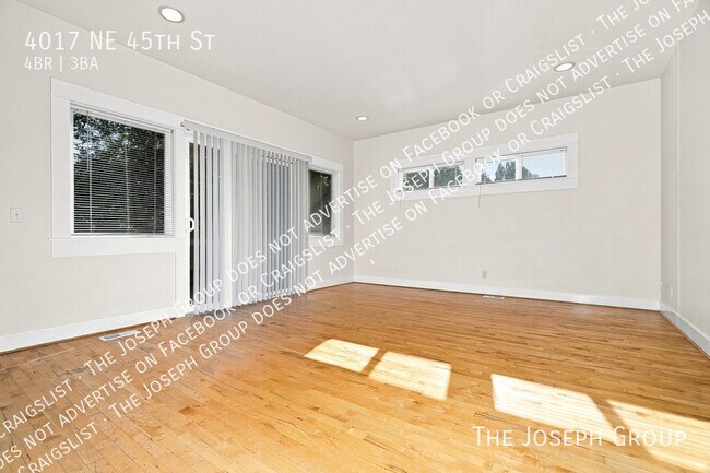 Building Photo - 4017 NE 45th St