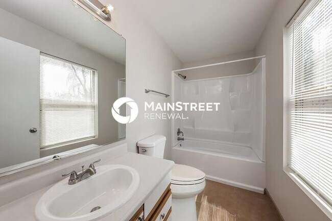 Building Photo - 3 Bedroom Pet-Friendly Home in Phoenix, AZ with Main Street Renewal