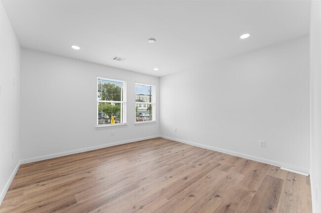 Building Photo - 1507 N Durham Dr