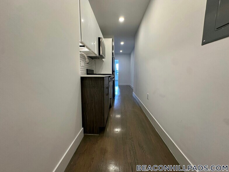 Building Photo - 44 Joy St