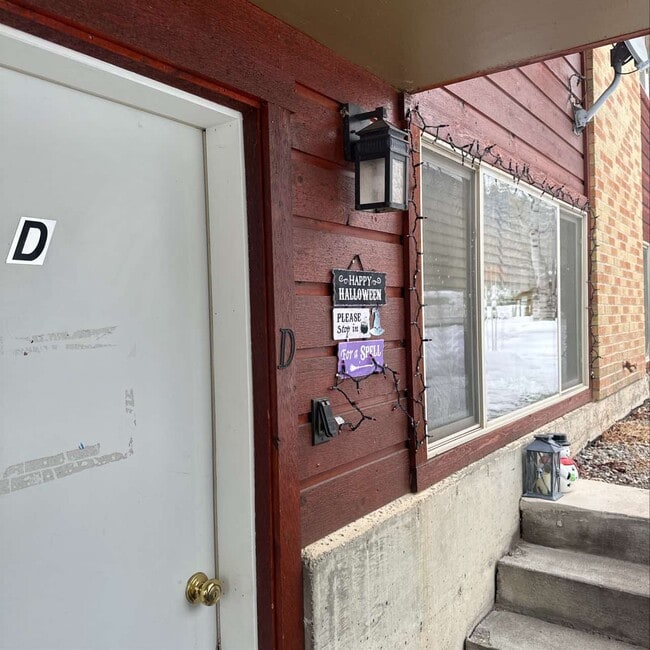 Building Photo - 955 Smith Ln