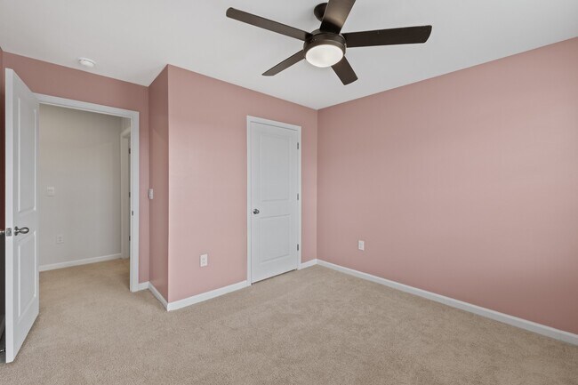 Building Photo - 49 River Bank Rd