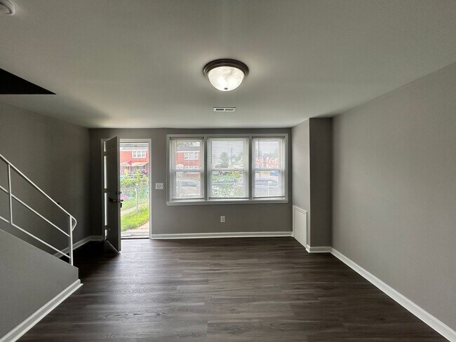 Building Photo - Baltimore - 3 Bedrooms, 1 Bathrooms Available!