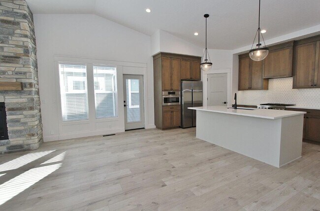 Building Photo - Immaculate Single-Level Patio Home