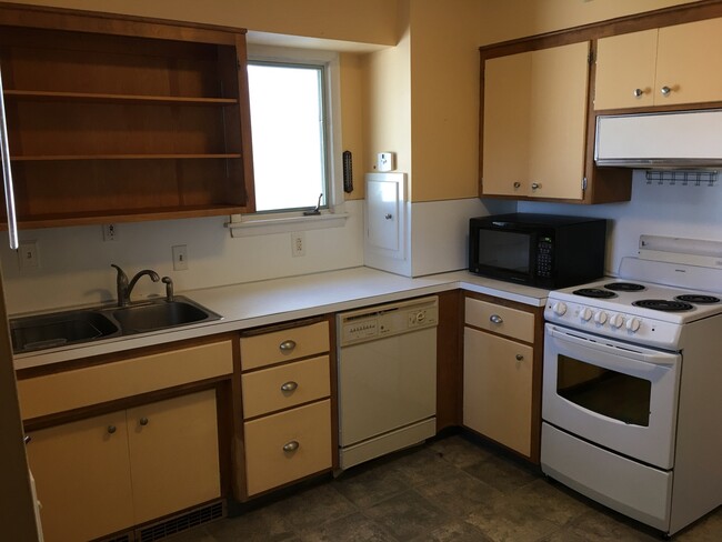 Building Photo - ALL UTILITIES PAID
