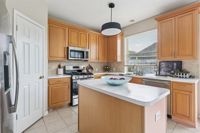 Building Photo - 8002 Cross Trail Dr