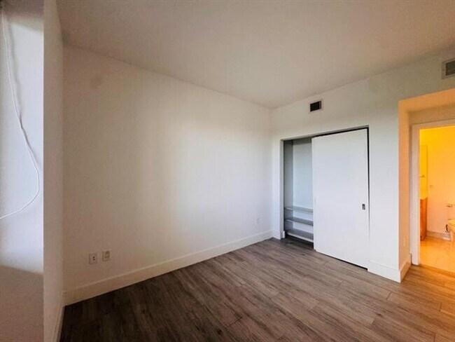 Building Photo - 16385 Biscayne Blvd