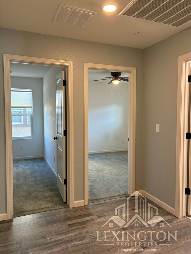 Building Photo - Elegant, 3BD/2.5BA, Sacramento Home in Nat...