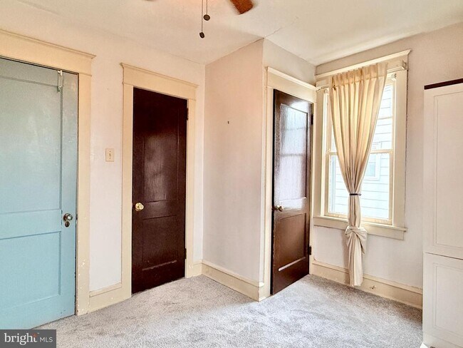 Building Photo - 7041 Harvey Ave