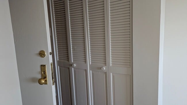 Building Photo - Cozy 1 Bed 1 Bath Condo In Vibrant Pavilion On The Park