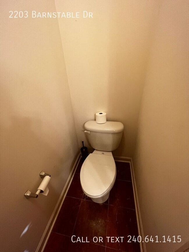 Building Photo - 2203 Barnstable Dr