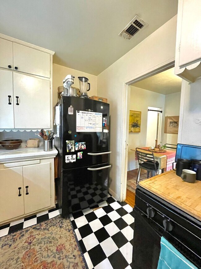 Building Photo - 209-211 Tennant