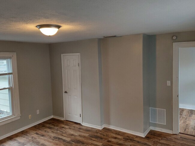 Building Photo - 607 Winthrop St