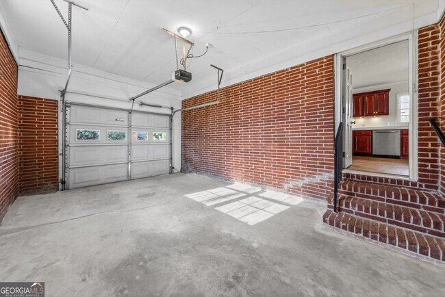 Building Photo - 741 East Ave