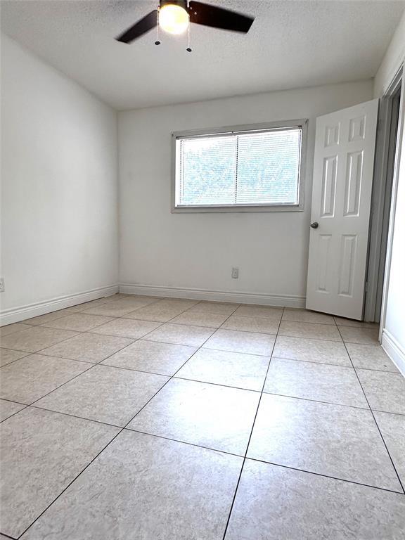 Building Photo - 6914 La Violetta Dr