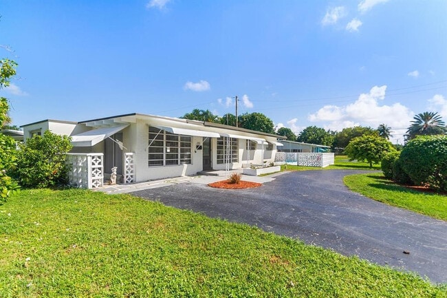 Building Photo - 2501 NE 12th St