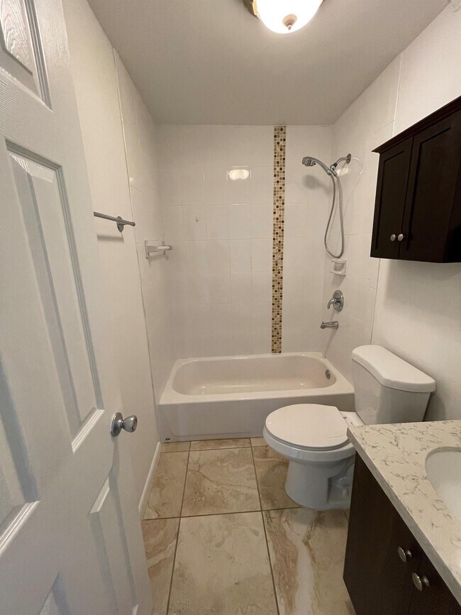 Building Photo - 13761 Newport Manor