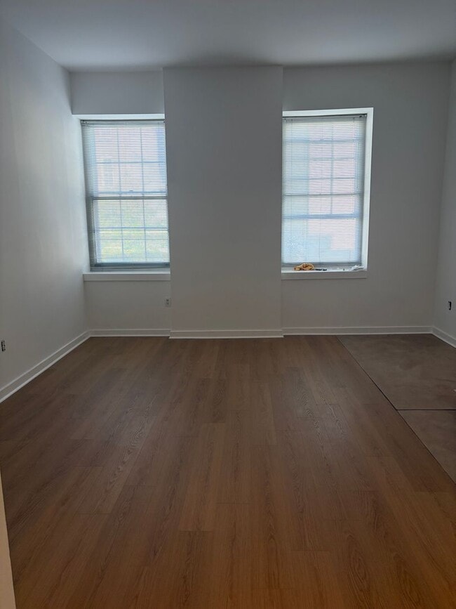 Building Photo - Welcome to Urban Elegance in the Heart of ...