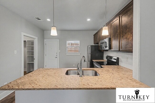 Building Photo - 221 Stewart Bend Ct
