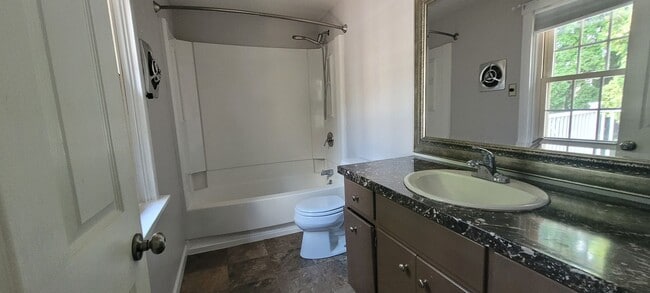 Building Photo - 3 Bedroom 3 bathroom home in Leola
