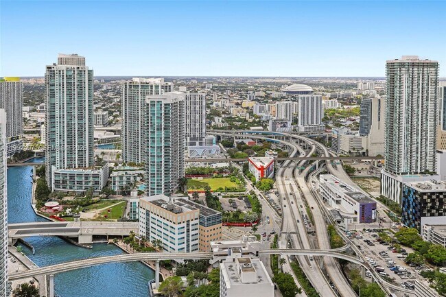 Building Photo - 200 Biscayne Blvd Way