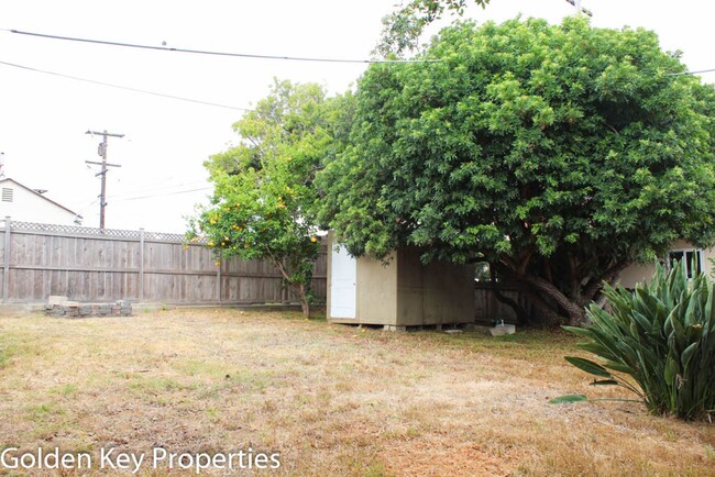 Building Photo - Single-level home close to the beach in Oc...