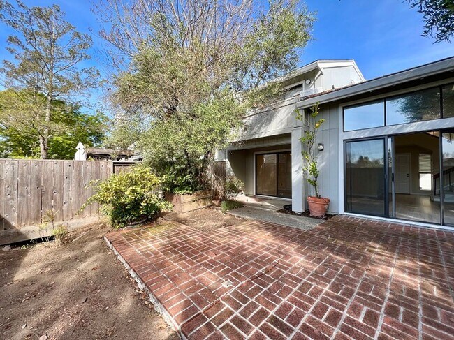 Building Photo - Three Bedroom Napa Condo on River Walk
