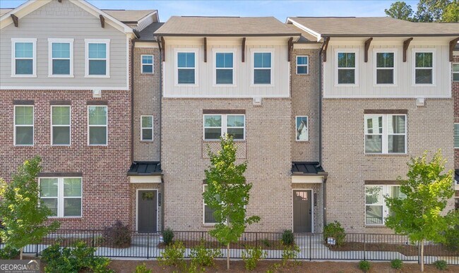 Primary Photo - 3376 Macaiva Aly