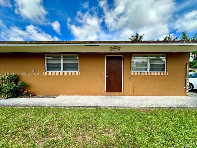 Building Photo - 6035 SW 39th St