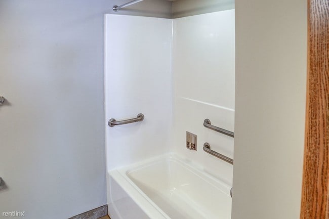 Building Photo - 2 br, 2 bath Townhome - Hattie Greene