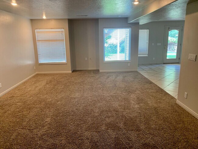 Building Photo - Large Home with Fully Fenced Yard