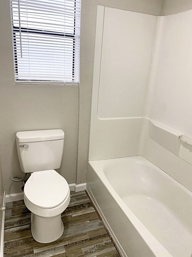 Building Photo - 6025B Bedford, Beaumont, TX 77708
