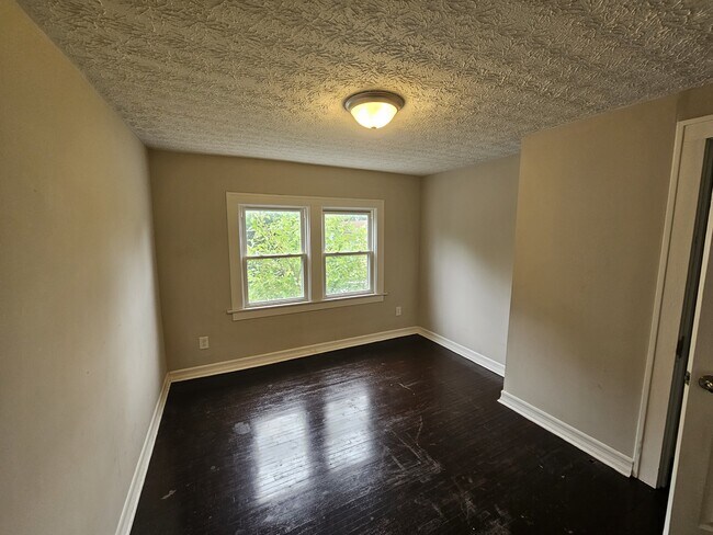 Building Photo - 241 Brehl Ave