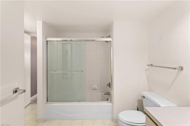 Building Photo - 1444 W 10th St