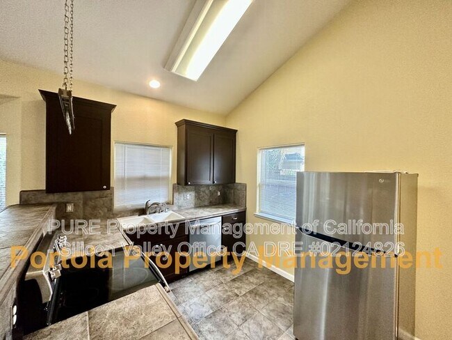 Building Photo - 126 Hunolt St