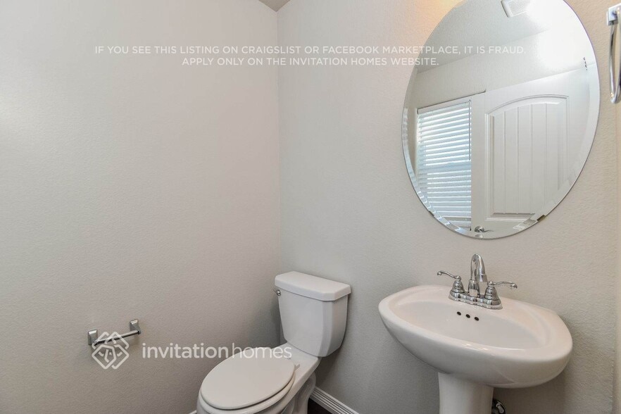 Building Photo - 10852 Yuba Dr